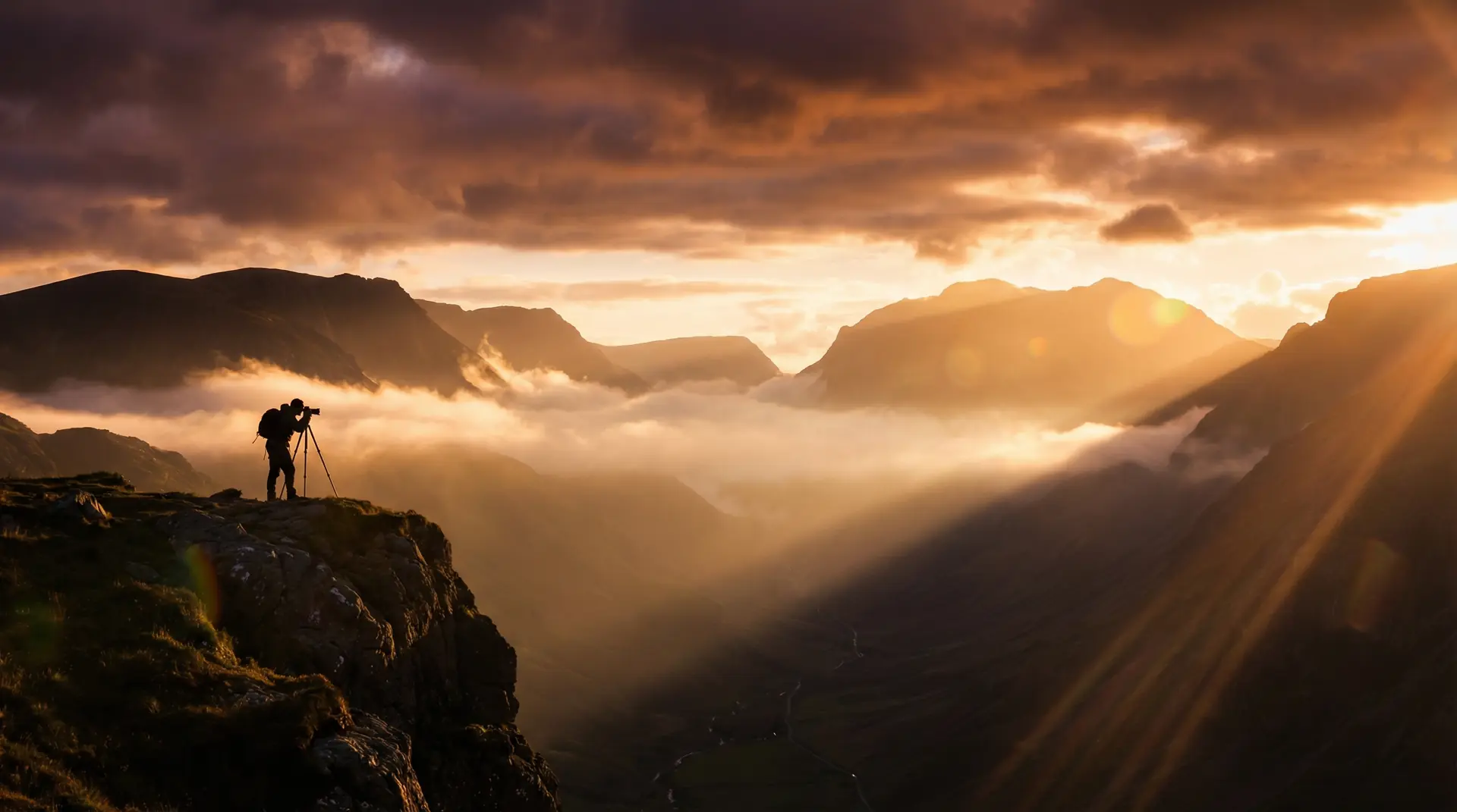 肉视频 今日焦点摄影作品 - 金色黄昏下的山谷风光